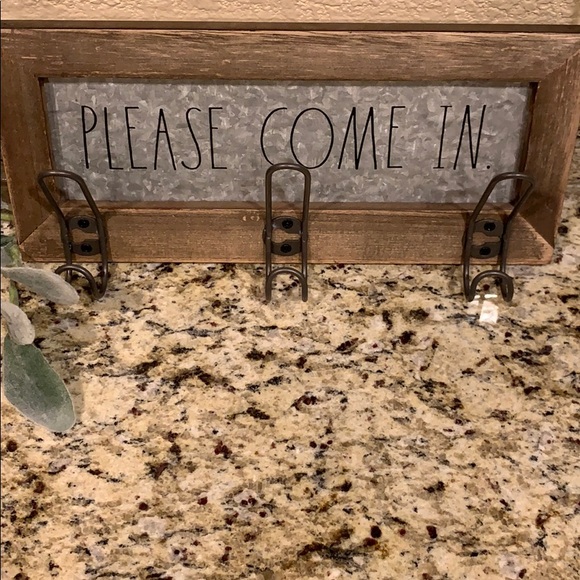 Rae Dunn PLEASE COME IN Hanger/Sign - Picture 3 of 5